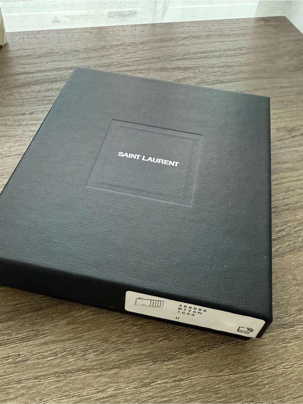 NEW! AUT! SAINT LAURENT PARIS FRAGMENTS ZIPPED CARD CASE IN GRAIN LEATHER
BLACK - Picture 5 of 7